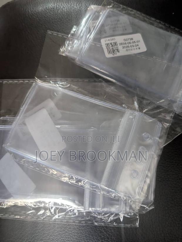 Waterproof Transparent Card Holder Plastic Protector · Photo 4