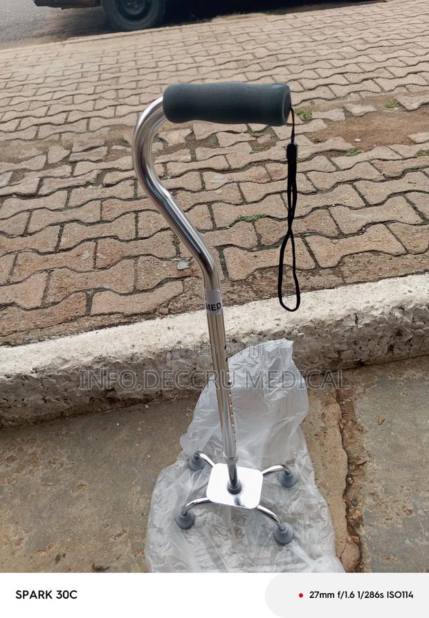 Quad Cane. · Photo 1