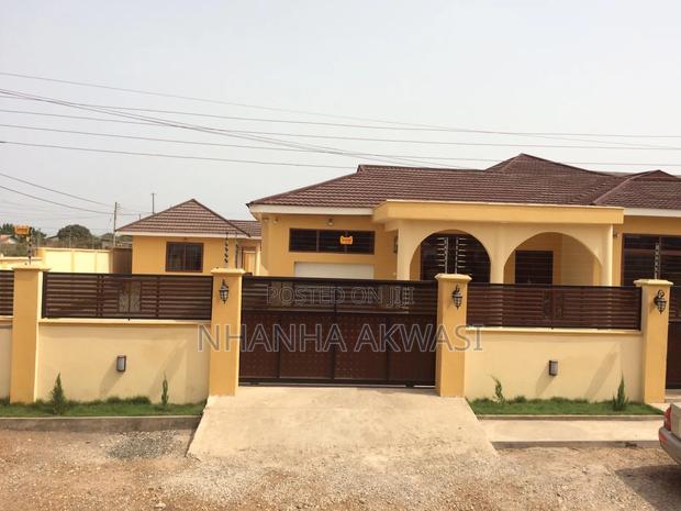 4bdrm House in Teme Community 12, Tema Metropolitan for rent · Photo 1