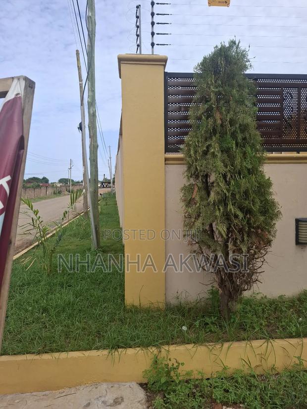 6bdrm House in Community12, Tema Metropolitan for rent · Photo 1