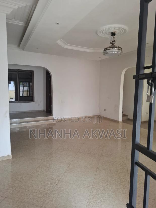 6bdrm House in Community12, Tema Metropolitan for rent · Photo 6