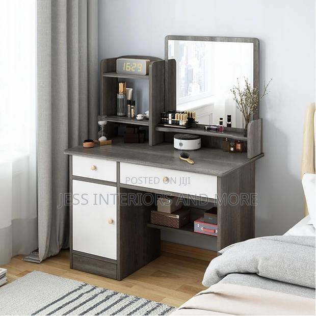 Dresser/Vanity Desk Set With Drawers · Photo 2