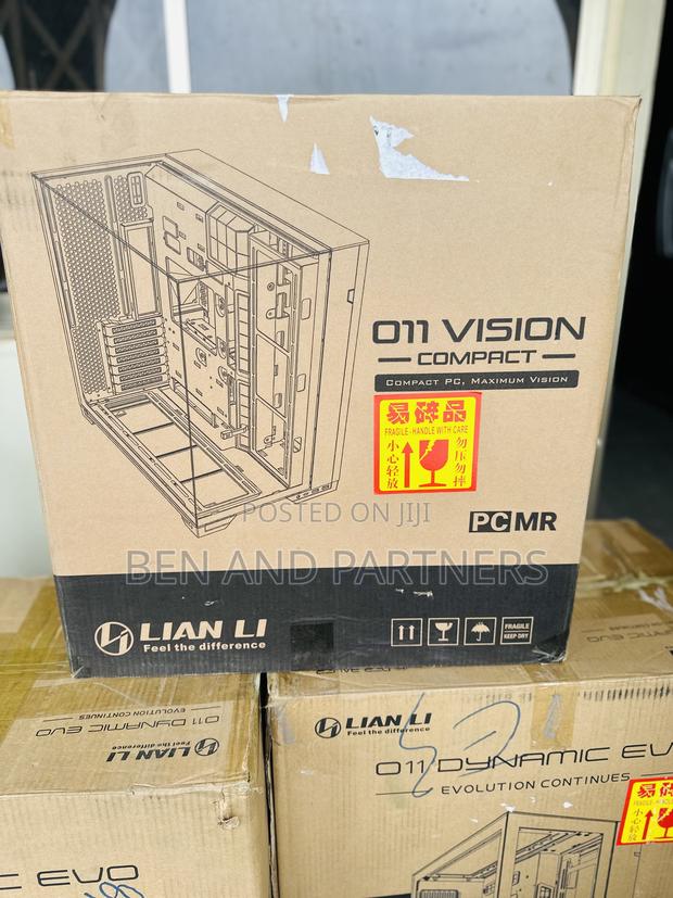 Lian Li O11 Vision Compact Black Gaming Case · Photo 1