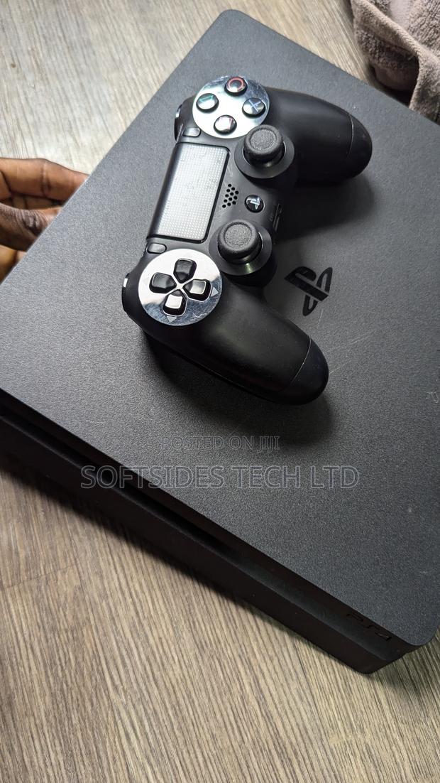 Ps4 Pro: 4k Hdr, Controller & Cables, Reset - Good Now! · Photo 1