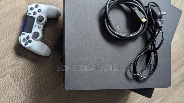 Ps4 Pro: 4k Hdr, Controller & Cables, Reset - Good Now! · Photo 2