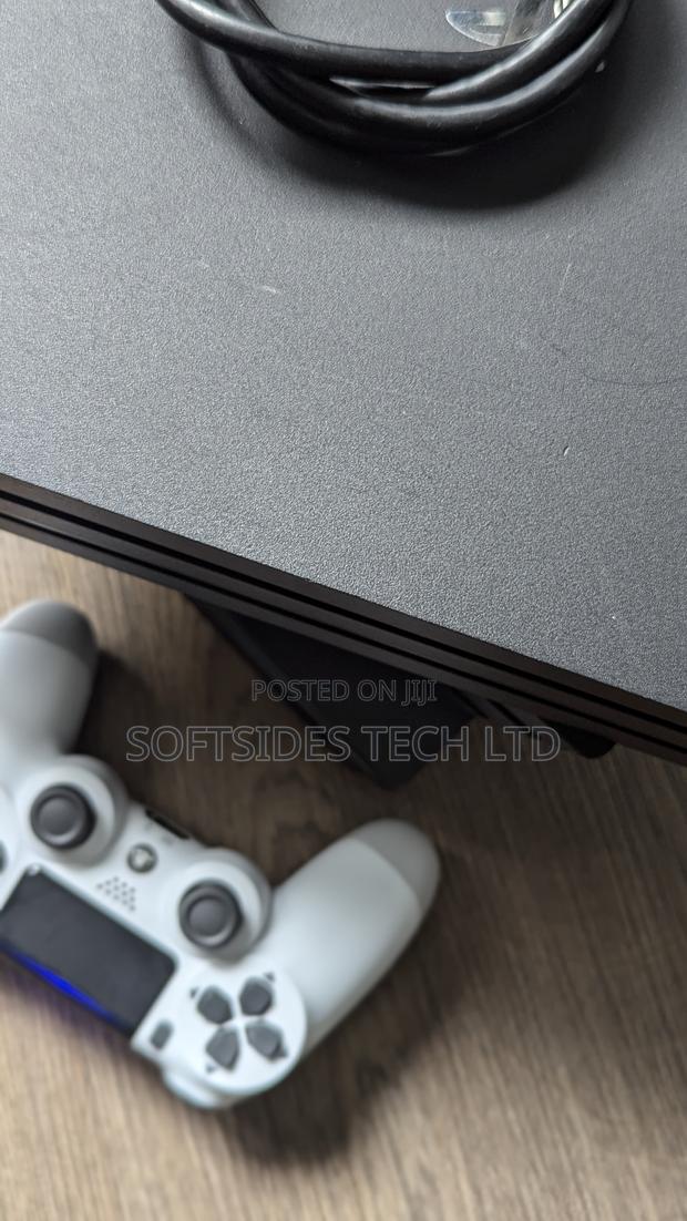 Ps4 Pro: 4k Hdr, Controller & Cables, Reset - Good Now! · Photo 4
