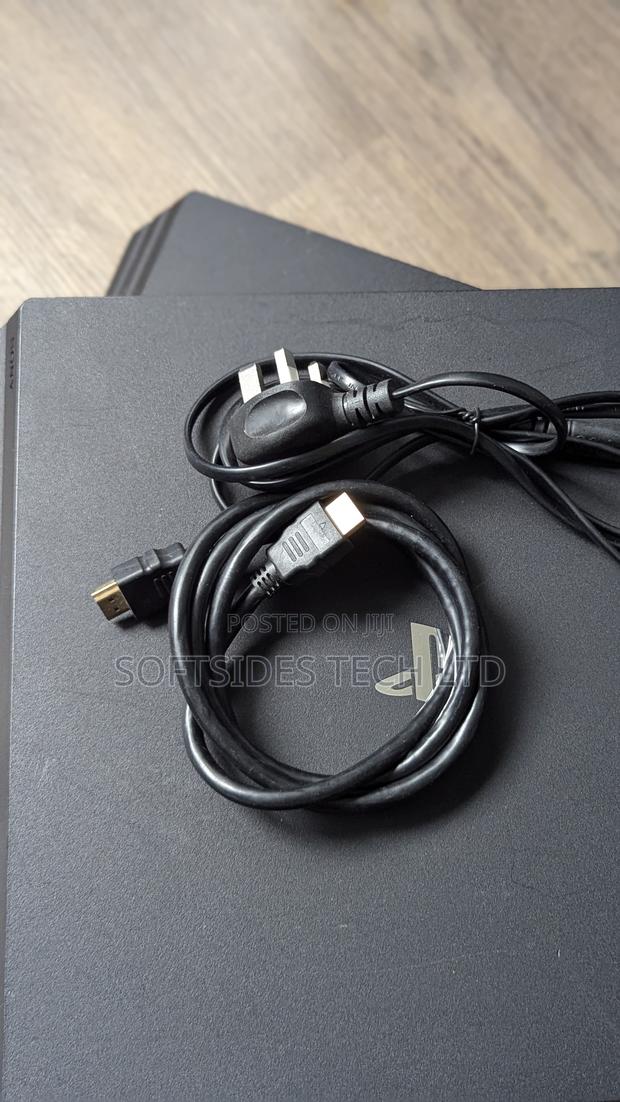 Ps4 Pro: 4k Hdr, Controller & Cables, Reset - Good Now! · Photo 6