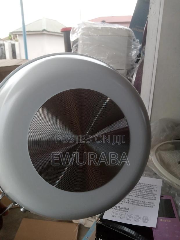 28cm Non Stick Wok With Glass Cover · Photo 5