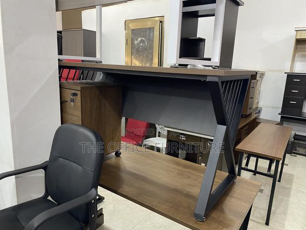 Modern Office Desk (1.4m) · Photo 2