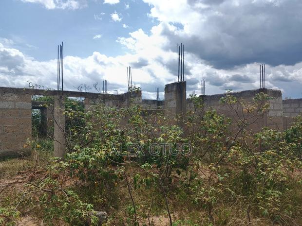 Uncompleted Building Building on Two Plots of Land · Photo 3