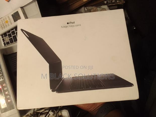 Apple iPad Pro 13inch M4 Keyboard Case · Photo 1
