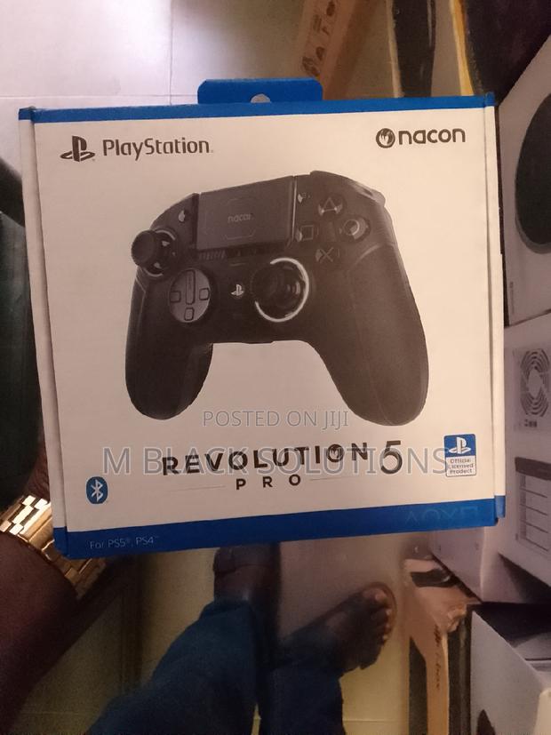 Revolution Pro 5 Wireless Controller · Photo 1