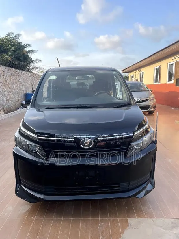 Toyota Voxy 2015 Black · Photo 1
