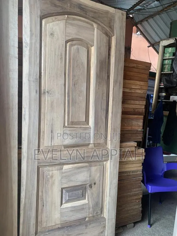 Manzonia Door · Photo 1