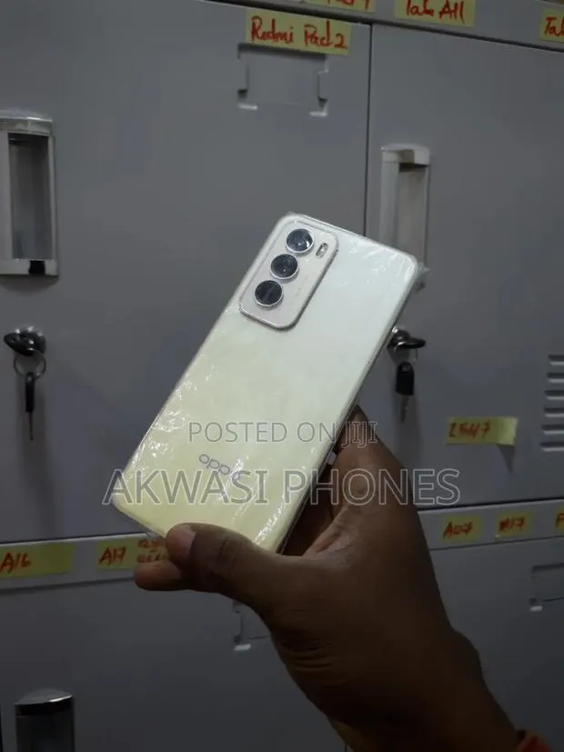Oppo Reno 12 5G 256 GB Yellow · Photo 1