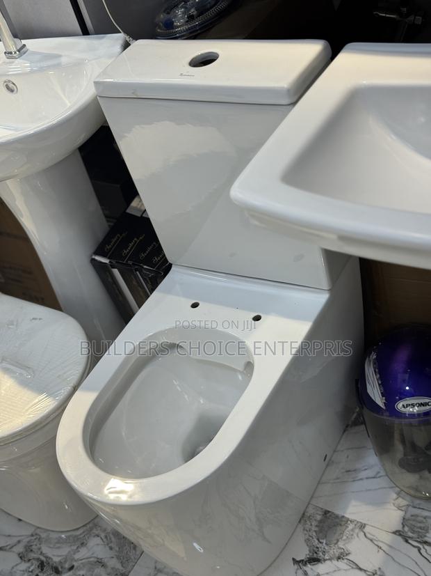 Aqua Water Closet (Soft Close) · Photo 2