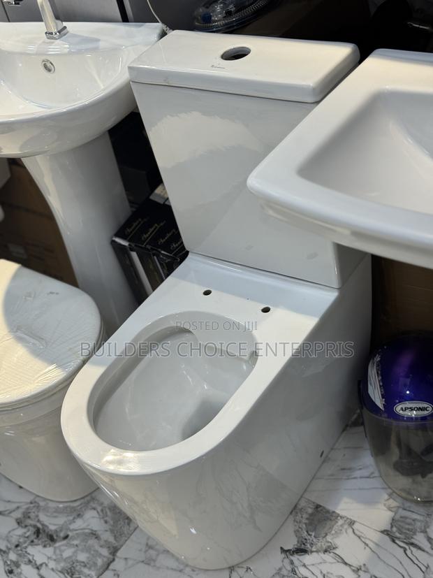 Aqua Water Closet (Soft Close) · Photo 1