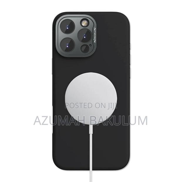 iPhone 16 Pro Lenswing Magnetic Case · Photo 2