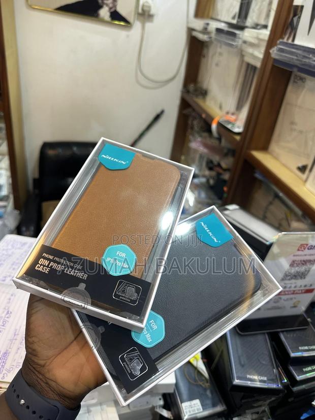 iPhone 16 Pro Max / 16 Pro Nillkin Qin Prop Leather · Photo 2