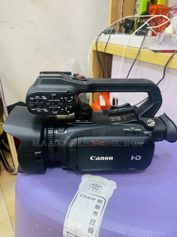 Xa30 Camcorder · Photo 1