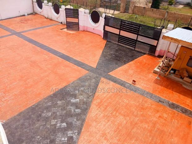 Professional Concrete Finisher's · Photo 4