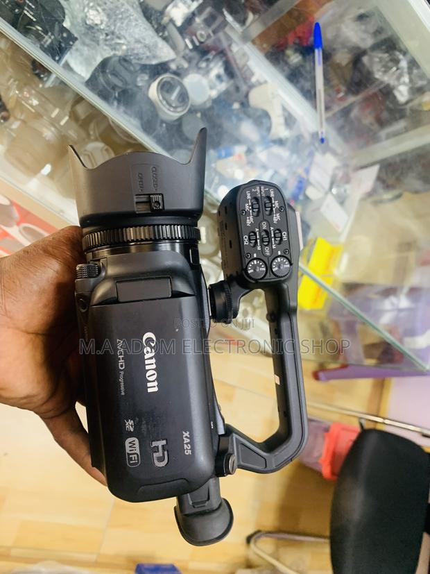 Wi-Fi Direct Xa25 Camera Sdi/Hdmi Video Output · Photo 1