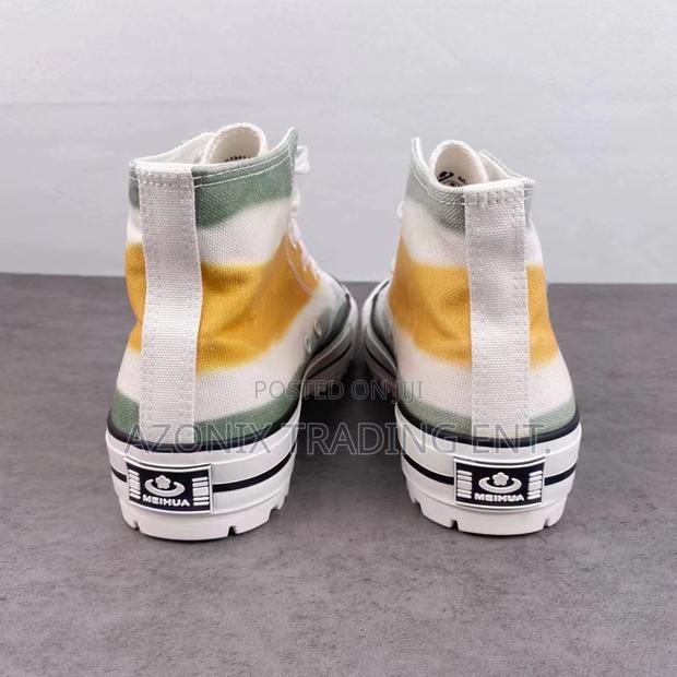 High Grade Unisex Converse Sneakers · Photo 3