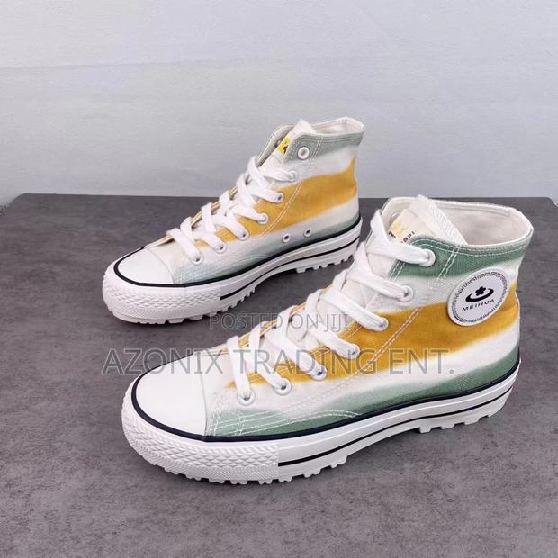 High Grade Unisex Converse Sneakers · Photo 2