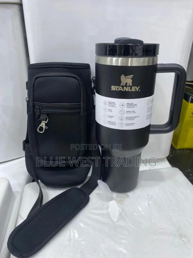 Stanley Cup Black With Bag _ Stanley Cup And Black Bag · Photo 1