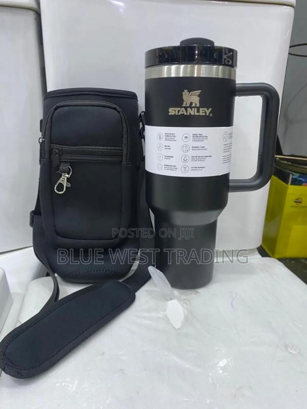 Stanley Cup Black With Bag _ Stanley Cup And Black Bag · Photo 5