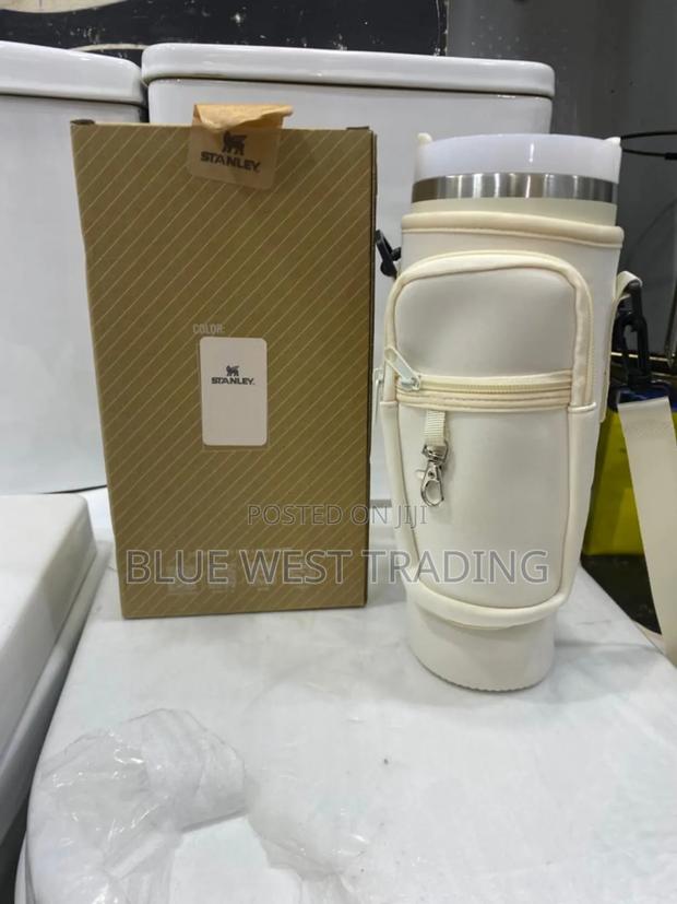 Stanley Cup With Bag Off White · Photo 1
