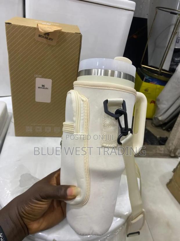 Stanley Cup With Bag Off White · Photo 3