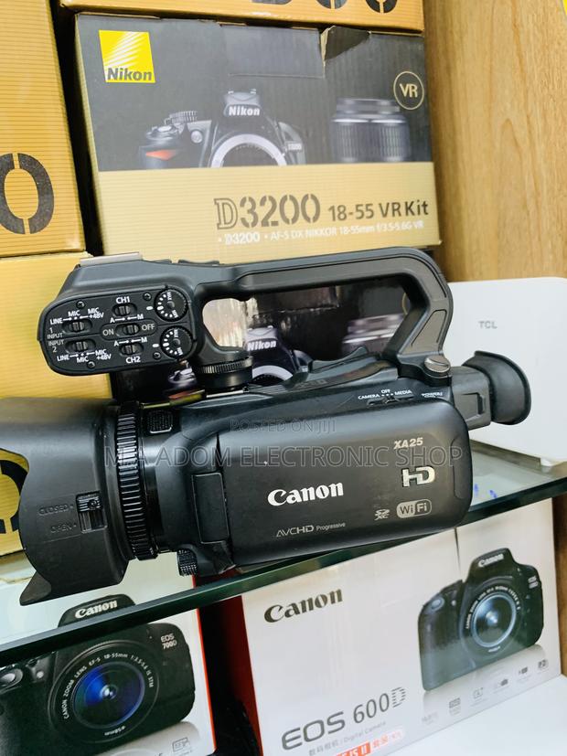 Professional Xa25 Video Camera · Photo 1