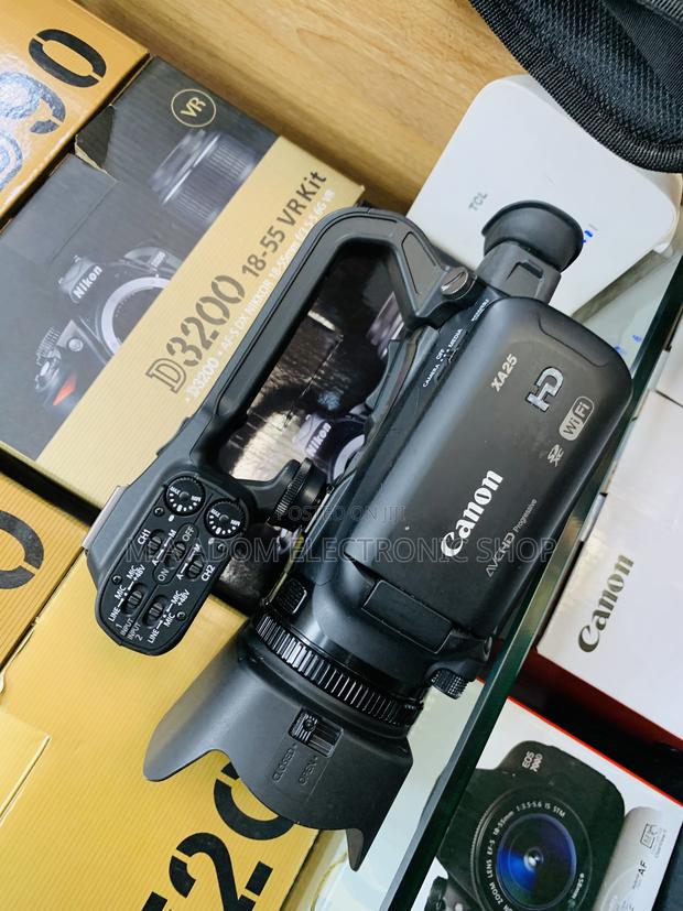 Canon Video Camera Xa25 · Photo 1