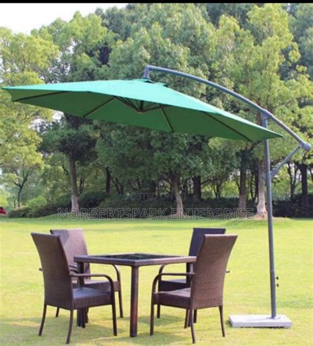 Cantilever Garden/Poolside Umbrella(1009) · Photo 2