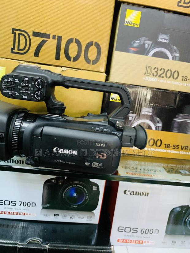 Canon Sdi / Hdmi Xa25 Video Camera · Photo 2