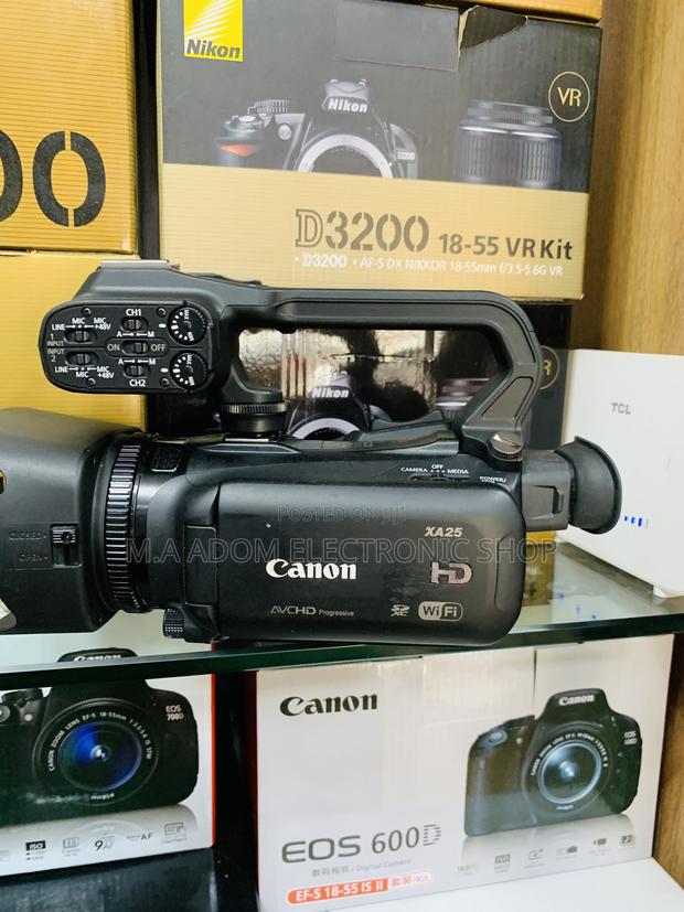 Canon Sdi / Hdmi Xa25 Video Camera · Photo 1