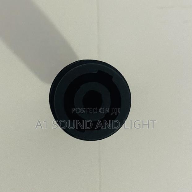 4fl - Female Speakon · Photo 2