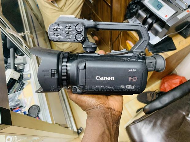 With 20x Hd Zoom Lens Canon Xa20 Camera · Photo 1
