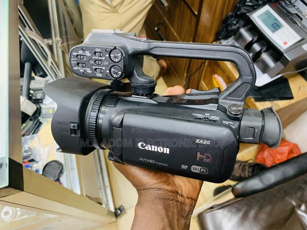 Xa20 Canon Camera With Intelligent Battery System · Photo 1