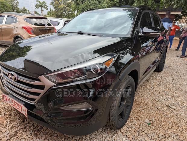 Hyundai Tucson Sport AWD 2017 Black · Photo 7