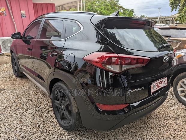 Hyundai Tucson Sport AWD 2017 Black · Photo 8