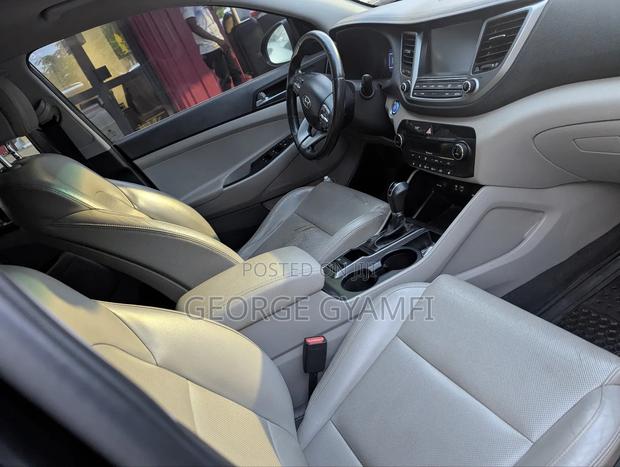 Hyundai Tucson Sport AWD 2017 Black · Photo 5