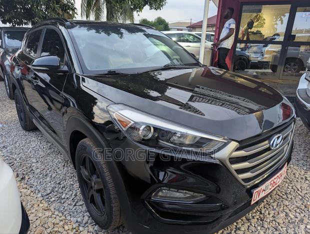 Hyundai Tucson Sport AWD 2017 Black · Photo 2