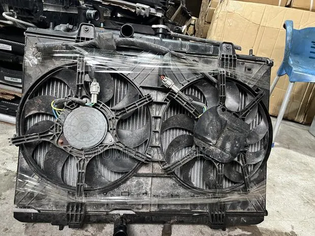 Nissan Rogue 2007 2008 2009 2010-2012 Complete Radiator (Water Tank) · Photo 1