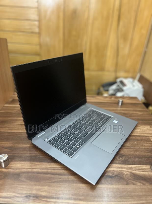 Laptop HP ZBook Studio G5 32GB Intel Xeon SSD 512GB · Photo 4
