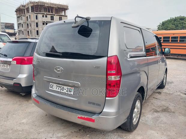 Hyundai Starex 2013 Silver · Photo 3