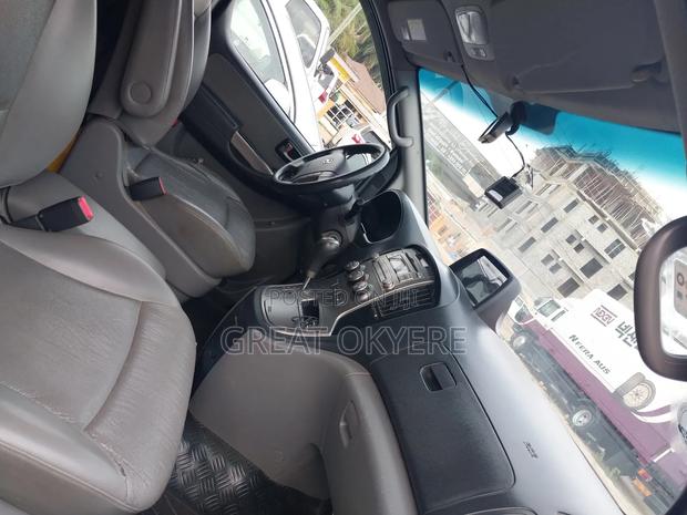 Hyundai Starex 2013 Silver · Photo 6