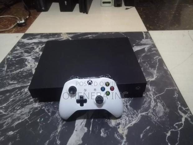 Xbox One X With 11 Games Installed · Photo 1