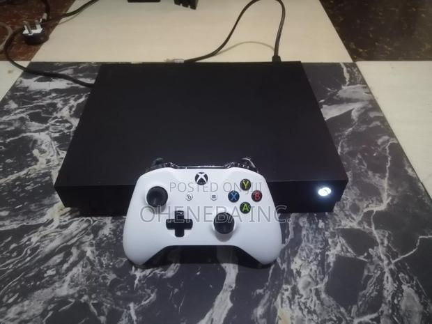 Xbox One X With 11 Games Installed · Photo 4
